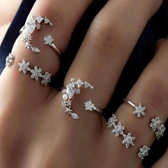 Jewelry - 3 For $30 Moon & Flower 5pc midi Ring Set